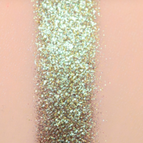 ⚡️🍦Mac Ho Ho Hocus! Duochrome Eyeshadow - Picture 4 of 9